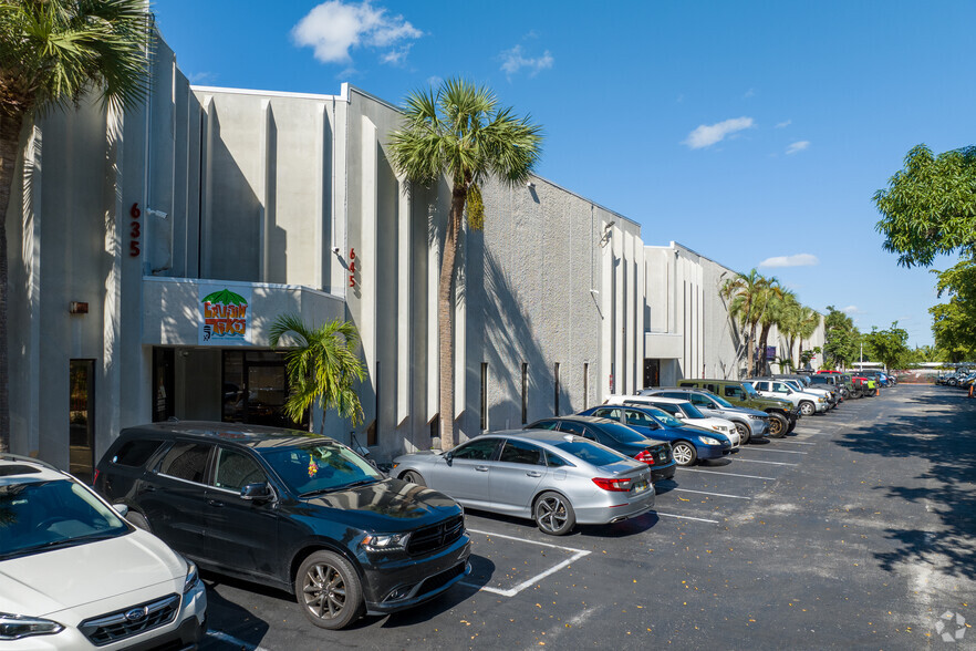 635-695 NW 4th Ave, Fort Lauderdale, FL for rent - Building Photo - Image 2 of 4