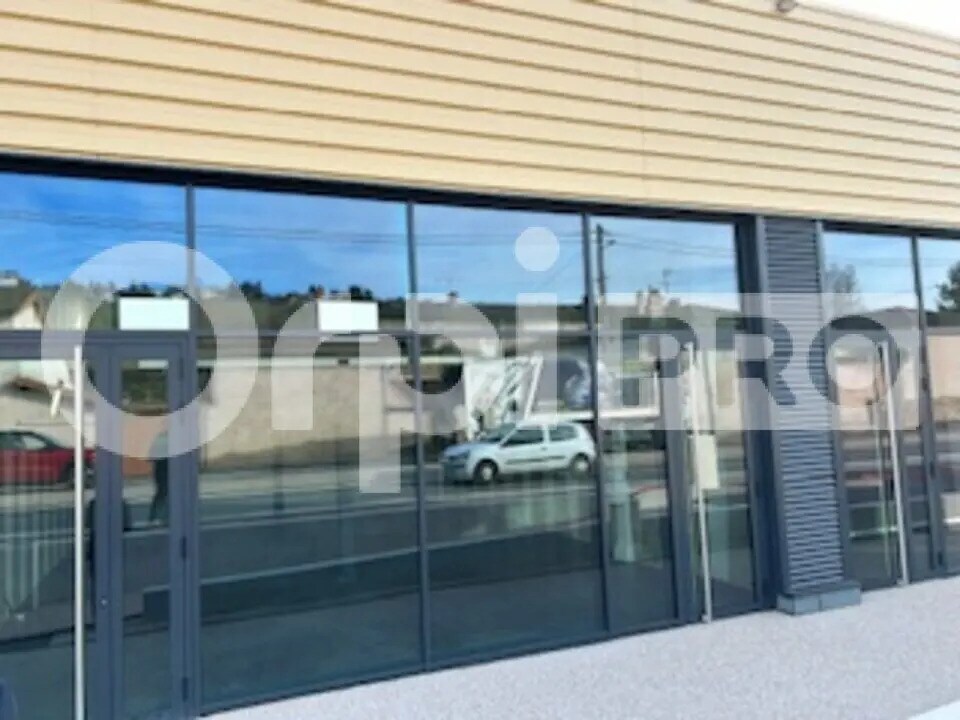 Location Commerce 193 m² - Photo 1