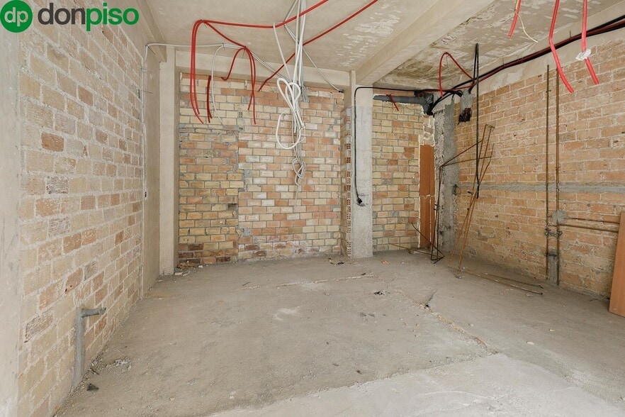Calle Tierra del Fuego, 1-1, Granada, Granada for sale - Interior Photo - Image 2 of 7