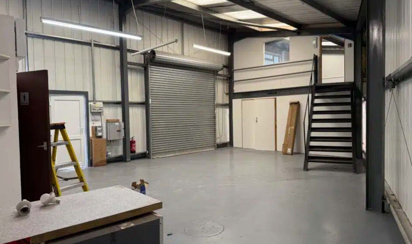 Caton Cross, Ashburton to rent Interior Photo- Image 1 of 3