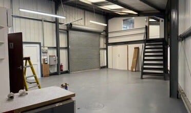 Caton Cross, Ashburton to rent Interior Photo- Image 1 of 3