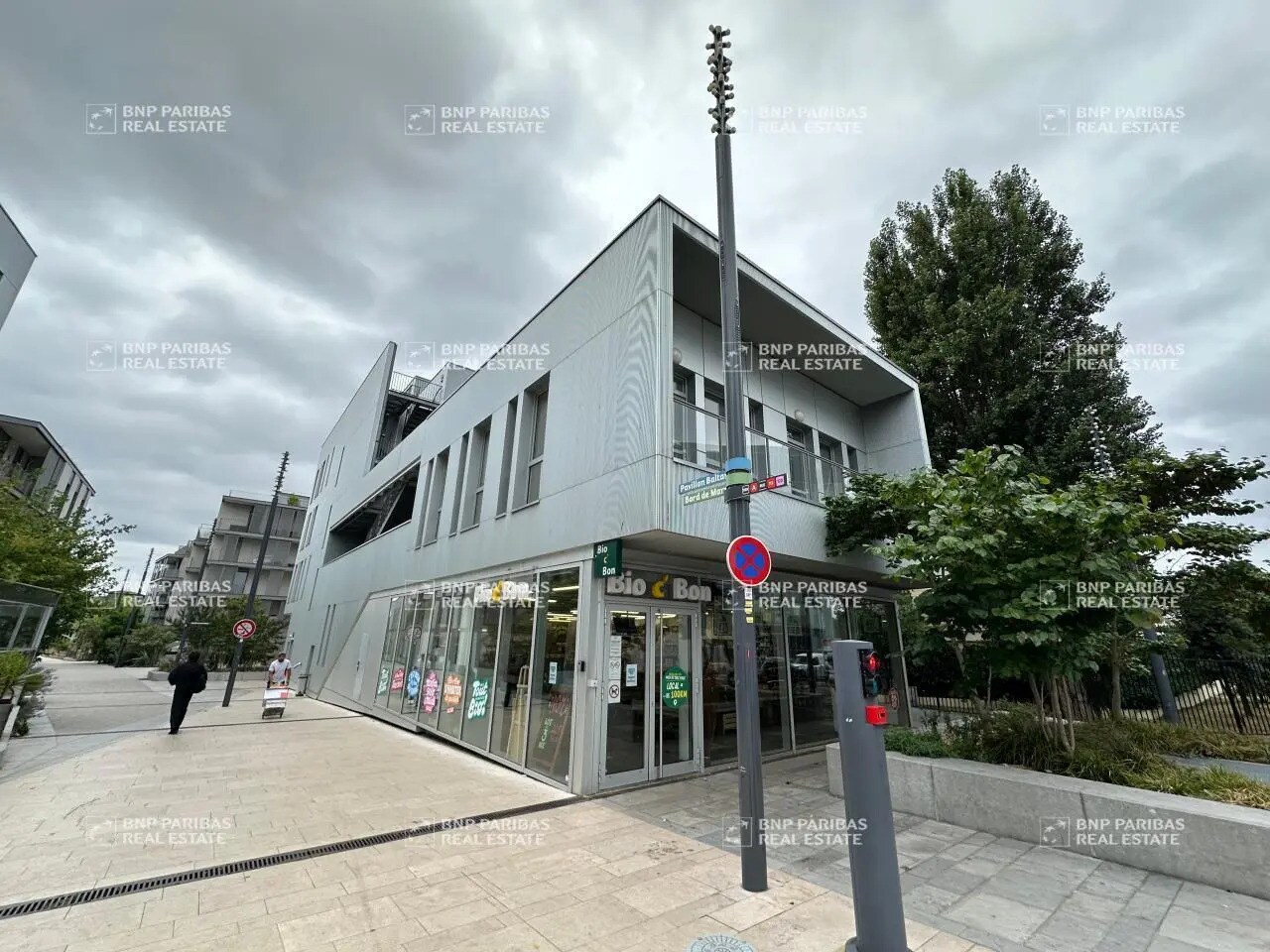 Office in Nogent-sur-Marne to rent Building Photo- Image 1 of 11