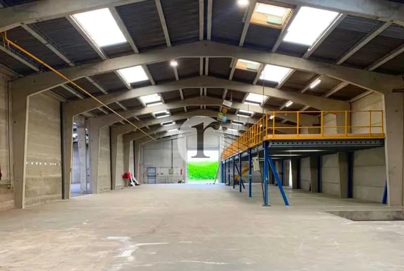 Vente Local d'activités 1 510 m² à 3 210 m² - Photo 1