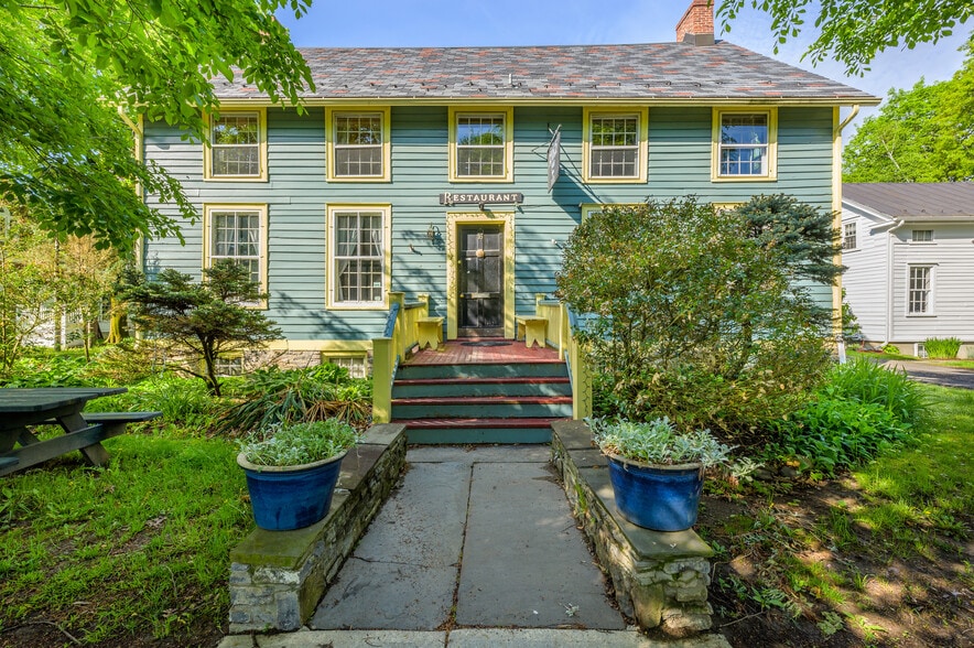 16 Hudson St, Kinderhook 12106 UK