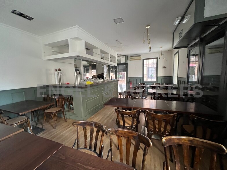 Retail in Barcelona, Barcelona to rent - Interior Photo - Image 3 of 4