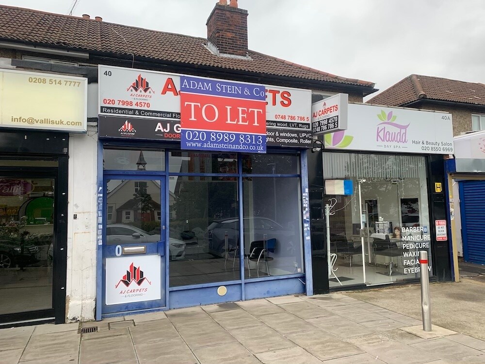 40 Woodford Av, Ilford for sale Primary Photo- Image 1 of 1