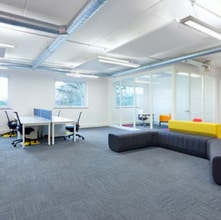 329 Doncastle Rd, Bracknell to rent Interior Photo- Image 2 of 6