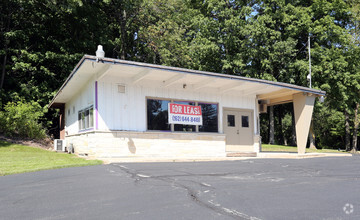 102 E Commerce Blvd, Slinger, WI for sale Primary Photo- Image 1 of 1