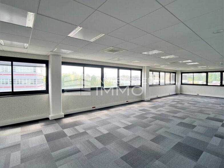 Office in Antony to rent - Interior Photo - Image 2 of 10