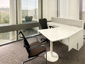 Basing Vw, Basingstoke to rent Interior Photo- Image 2 of 4