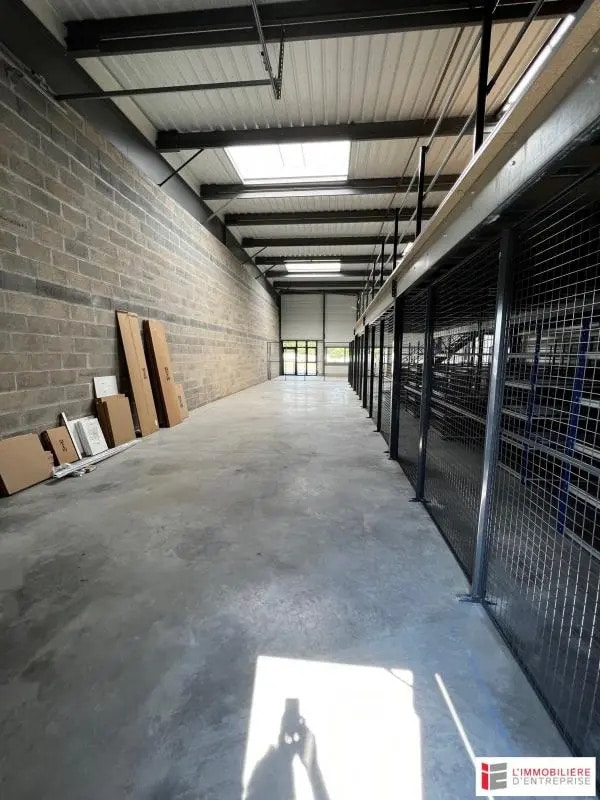 Location Entrepôt 100 m² - Photo 1