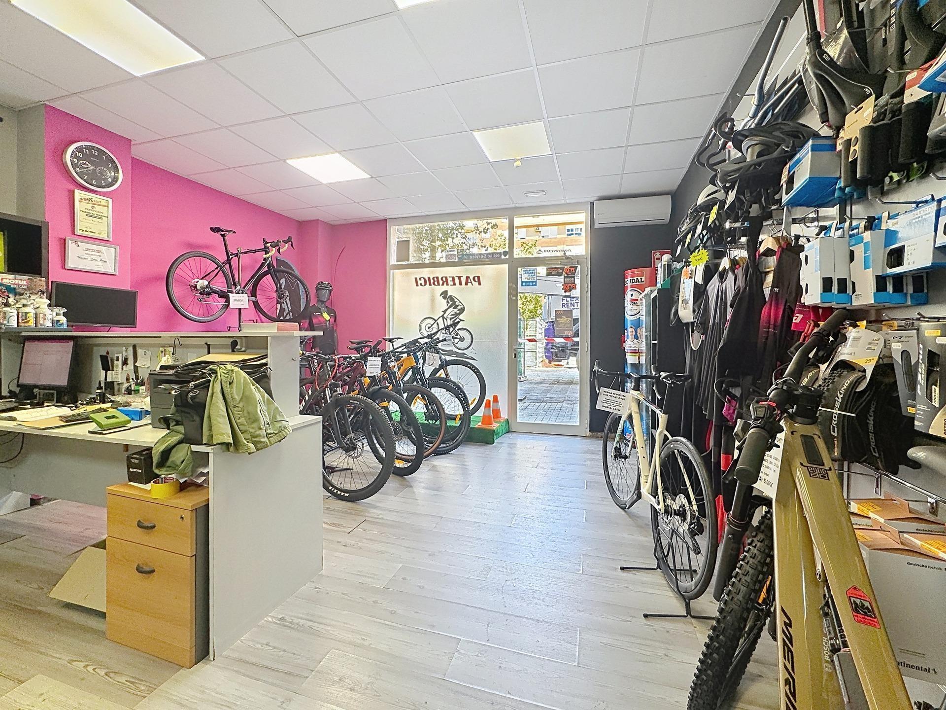 Retail in Paterna to rent Building Photo- Image 1 of 23