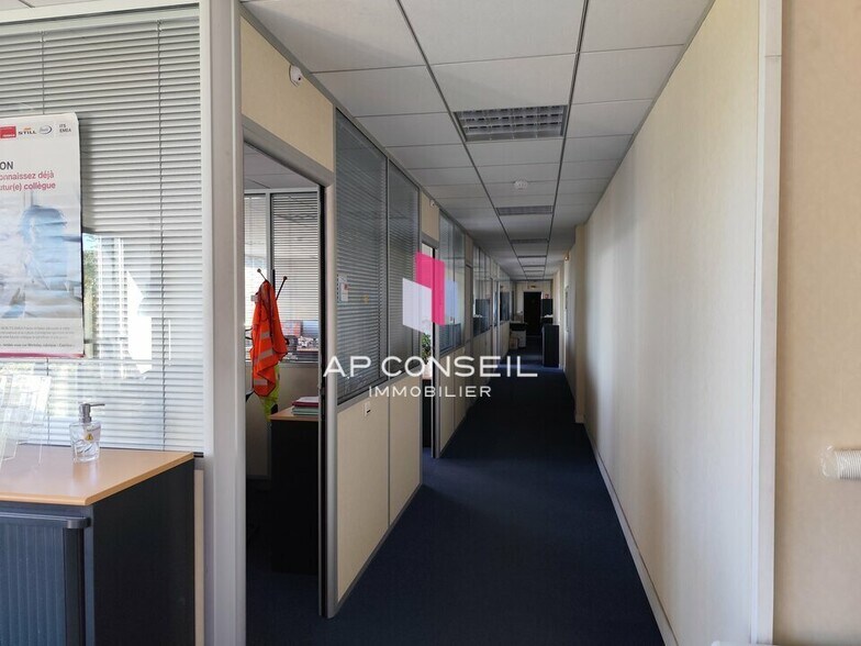 Industrial in Trappes to rent - Interior Photo - Image 3 of 6