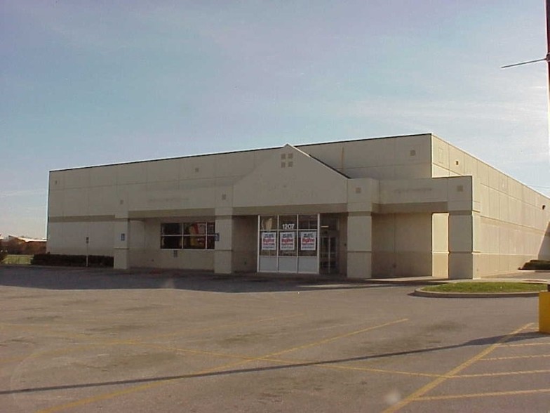 1207 1st Ave E, Newton, IA for sale - Building Photo - Image 1 of 1