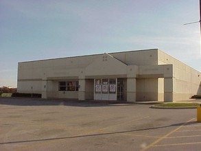 1207 1st Ave E, Newton, IA for sale Building Photo- Image 1 of 1