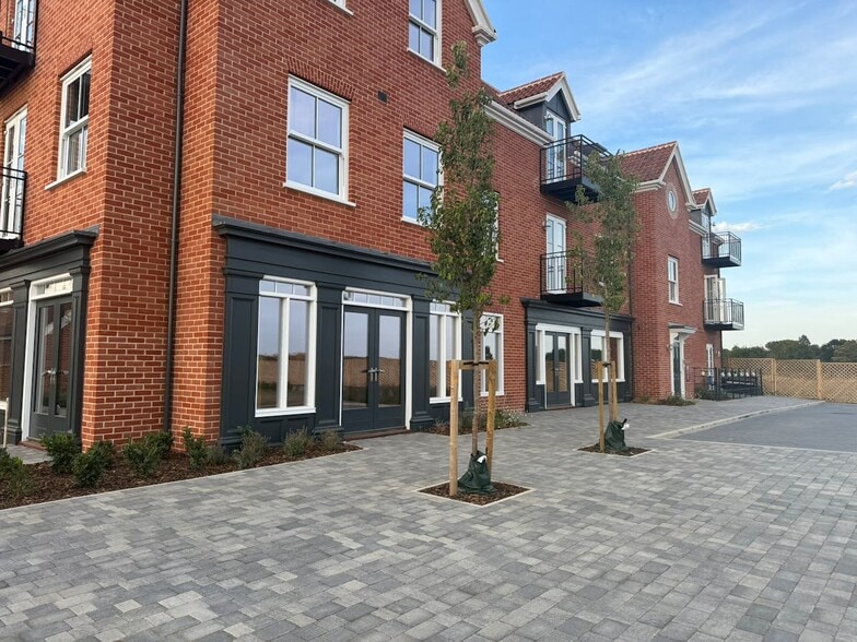 Long Rd, Manningtree to rent - Building Photo - Image 2 of 6