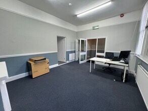 30 Mill St, Bedford to rent Interior Photo- Image 2 of 3