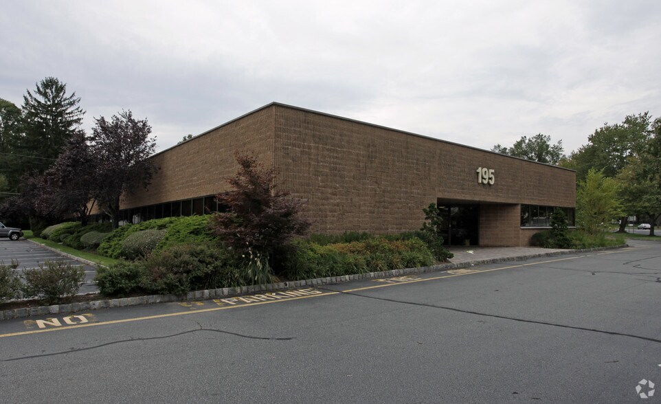 195 Columbia Tpke, Florham Park, NJ for rent - Building Photo - Image 2 of 20