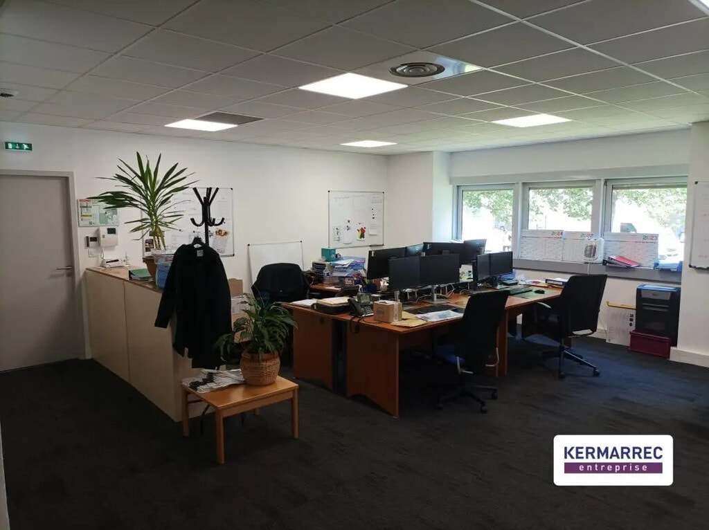 Location Bureaux 275 m² - Photo 1