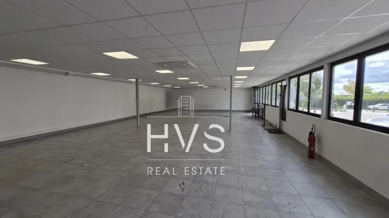 Light Industrial in Aix-en-Provence to rent - Interior Photo - Image 2 of 3