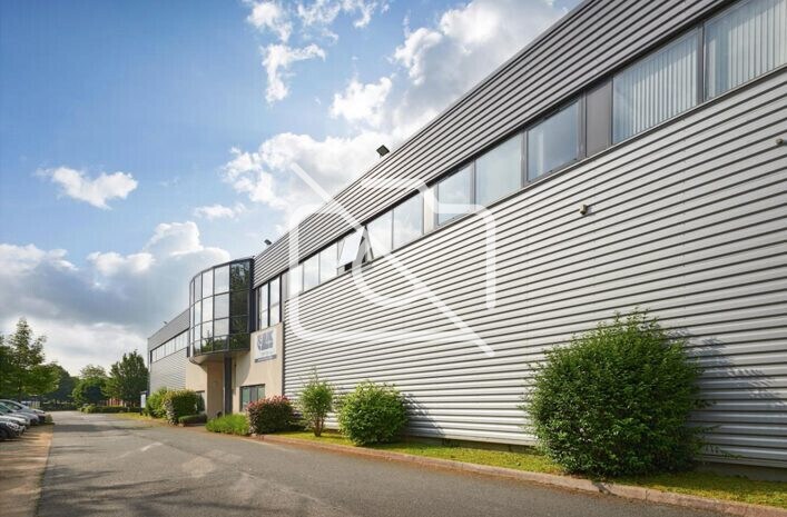 Industrial in Magny-les-Hameaux to rent Building Photo- Image 1 of 12