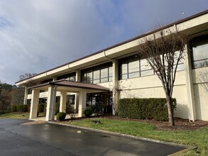 1317 Hickory Valley Rd, Chattanooga, TN for rent Building Photo- Image 2 of 11