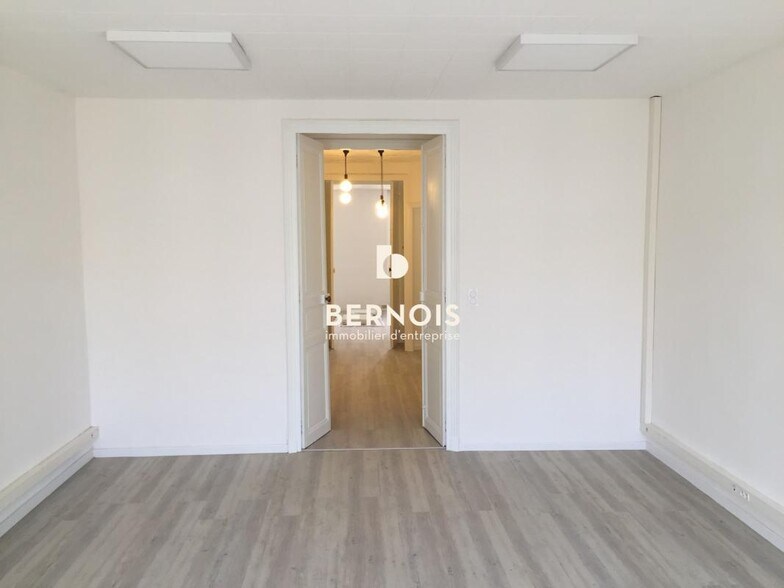 Office in Toulon to rent - Interior Photo - Image 1 of 8