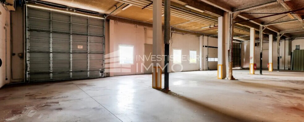 Light Industrial in Gennevilliers to rent - Interior Photo - Image 2 of 6