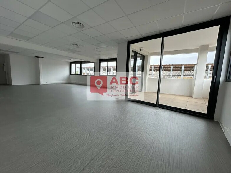 Office in Lattes to rent - Building Photo - Image 2 of 4