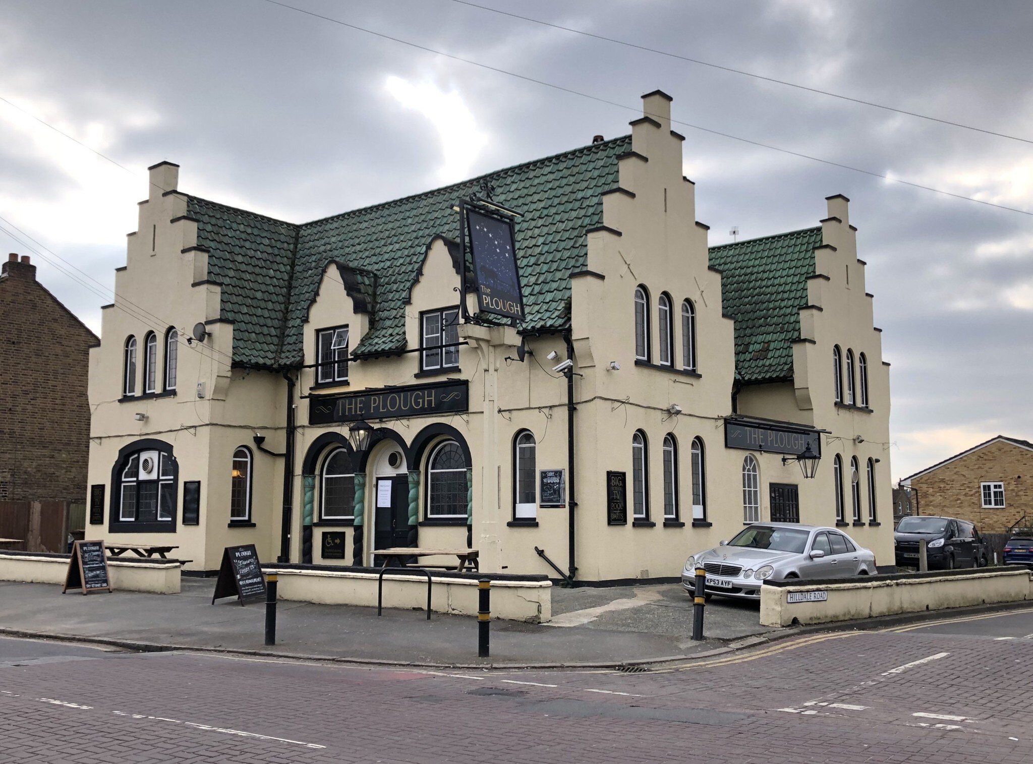 155 Gander Green Ln, Sutton SM1 2EZ