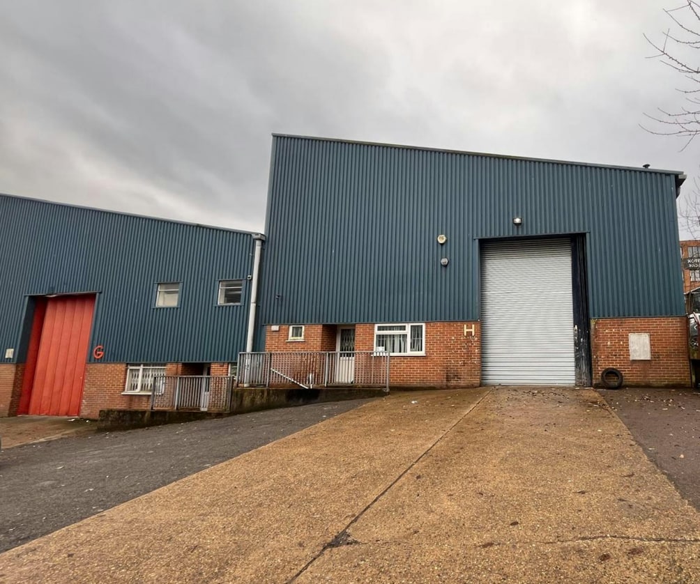 Progress Rd, High Wycombe to rent Building Photo- Image 1 of 2