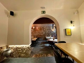 Retail in Barcelona, Barcelona to rent Interior Photo- Image 2 of 16