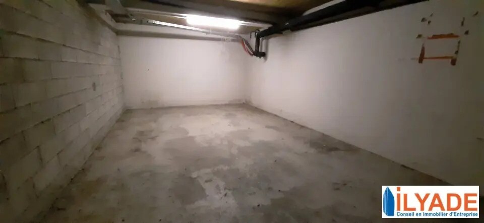 Industrial in Aix-en-Provence to rent - Building Photo - Image 2 of 2