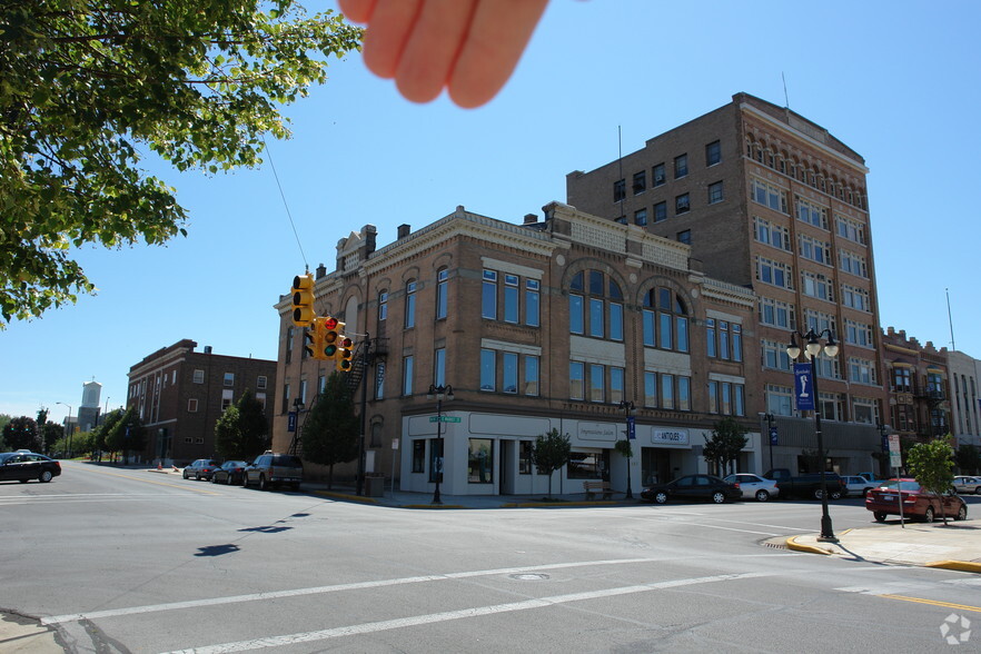 174-186 E Market St, Sandusky, OH for rent - Building Photo - Image 2 of 2