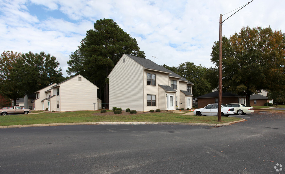 100-109 Allen Ct, Four Oaks, NC for sale - Building Photo - Image 3 of 4