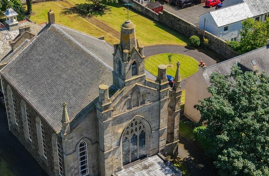 11 West Rd, Irvine for sale - Primary Photo - Image 1 of 16