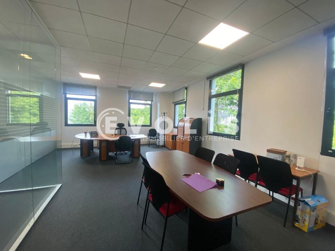 Office in Créteil to rent Interior Photo- Image 1 of 18