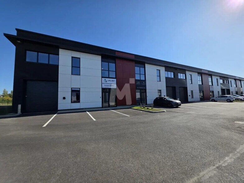 Light Industrial in Lieusaint for sale - Building Photo - Image 2 of 8