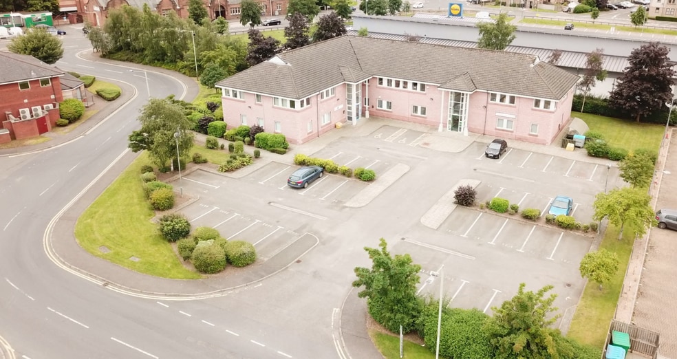 1 Whitefriars Cres, Perth to rent - Building Photo - Image 2 of 7