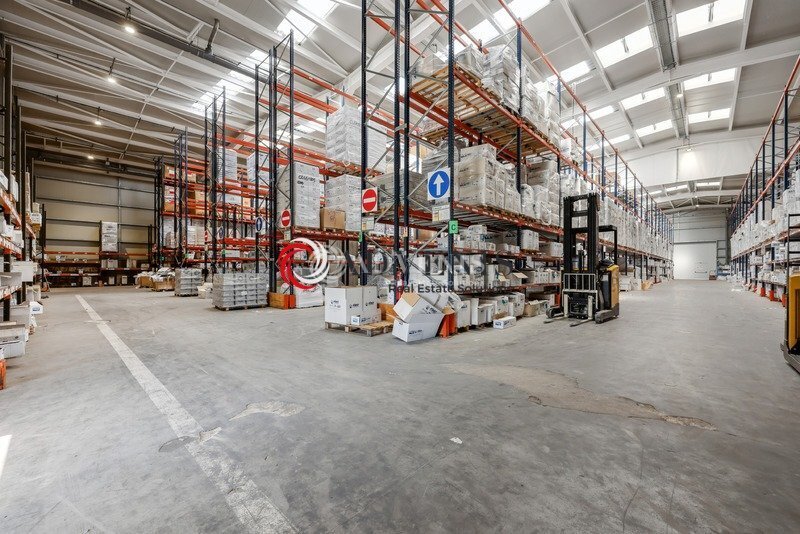 Industrial in Chelles to rent - Building Photo - Image 2 of 9