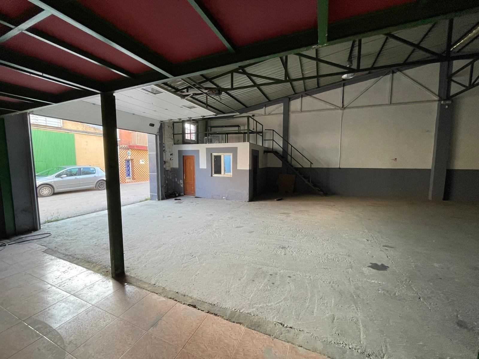 Industrial in Cáceres, Cáceres for sale Primary Photo- Image 1 of 7