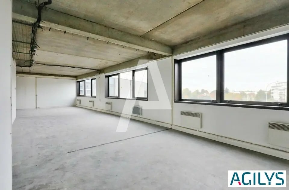 Office in Bonneuil-sur-Marne to rent Interior Photo- Image 1 of 7