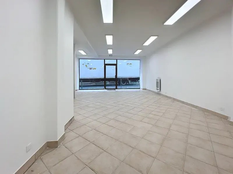 Location Commerce 107 m² - Photo 1