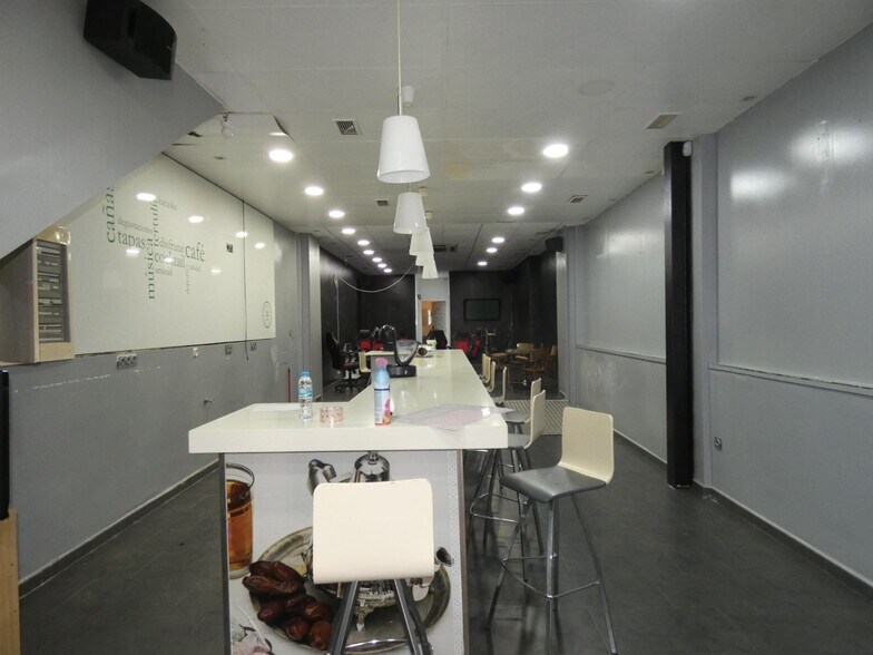 Retail in Alguazas to rent - Interior Photo - Image 2 of 14