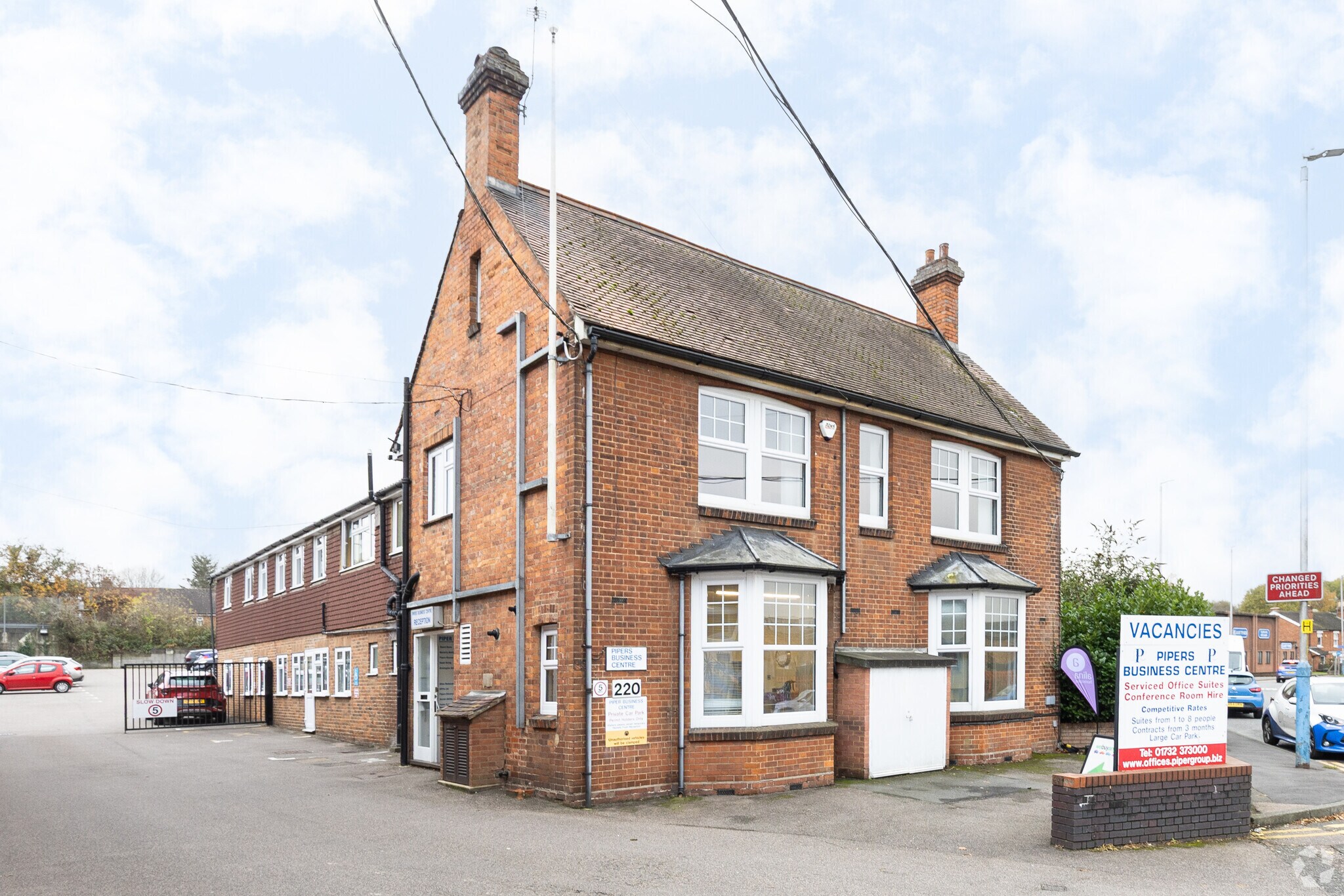 220 Vale Rd, Tonbridge to rent Primary Photo- Image 1 of 3
