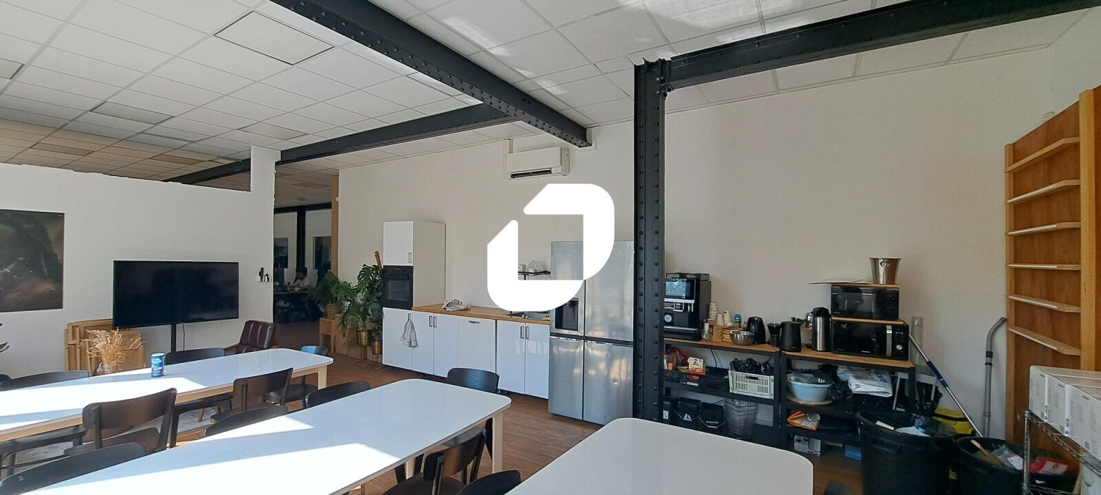 Office in Montreuil to rent Interior Photo- Image 1 of 12