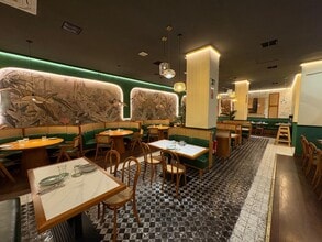 Retail in Madrid, Madrid to rent Interior Photo- Image 1 of 11