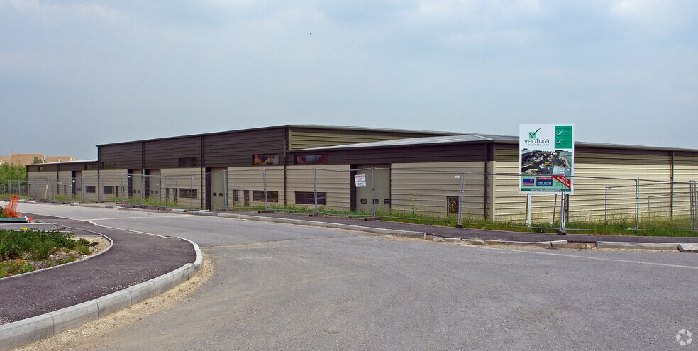 Broadshires Way, Carterton for sale - Building Photo - Image 1 of 1