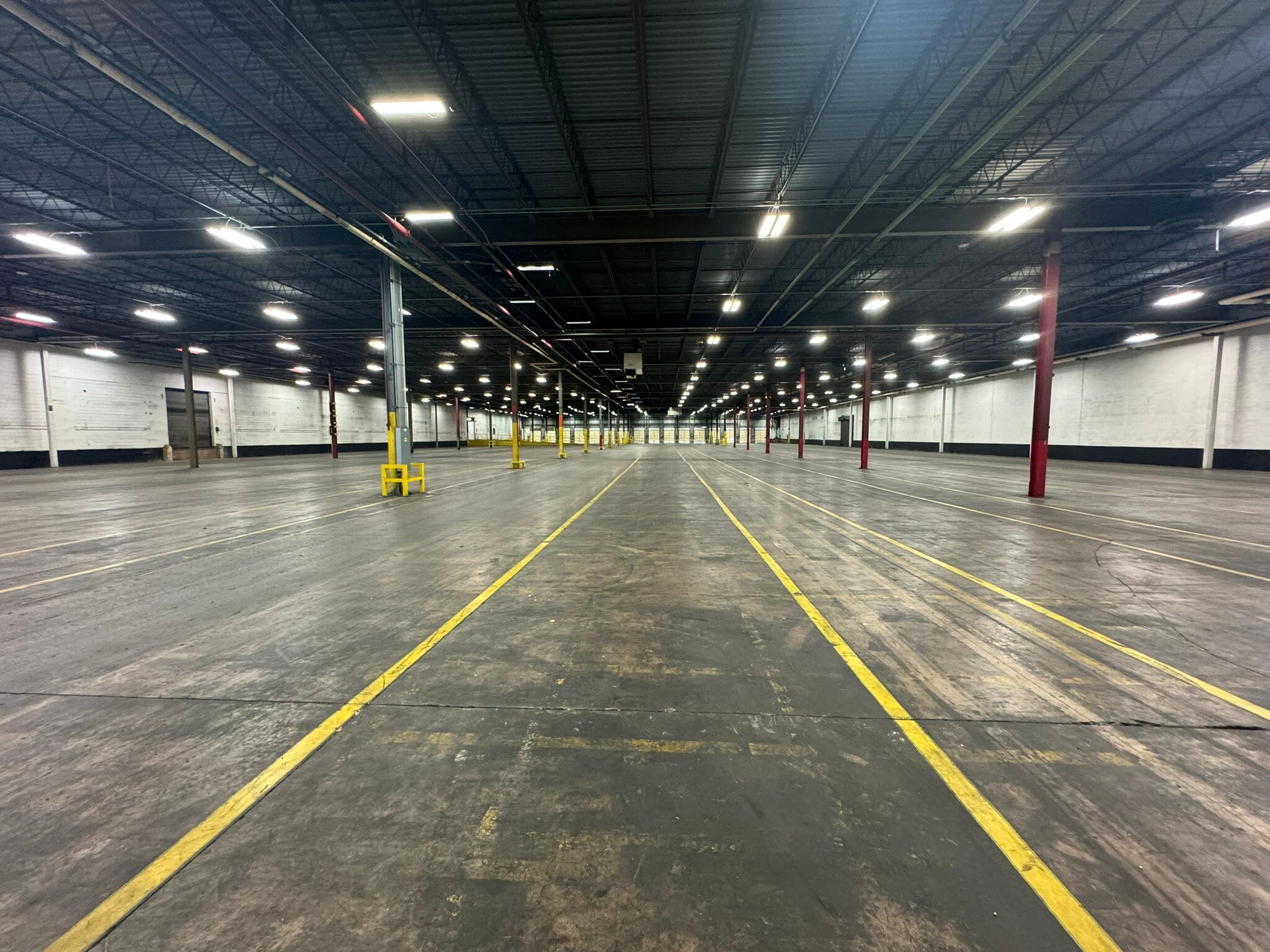 2500 N 22nd St, Decatur, IL to rent Interior Photo- Image 1 of 4