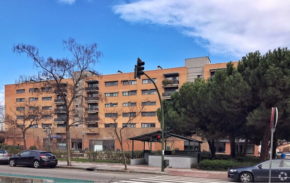 Calle Adelfas, 3, Alcorcón, Madrid for sale - Building Photo - Image 2 of 3
